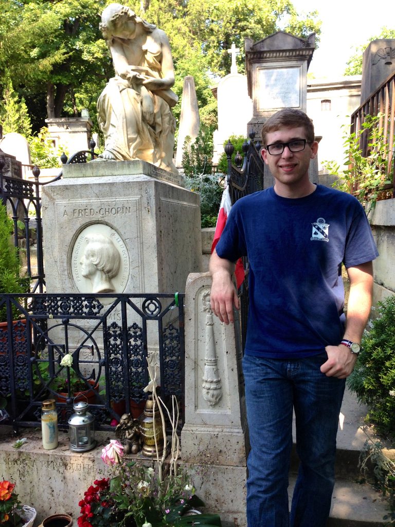 Auburn student at Alfred Chopin tomb in Paris
