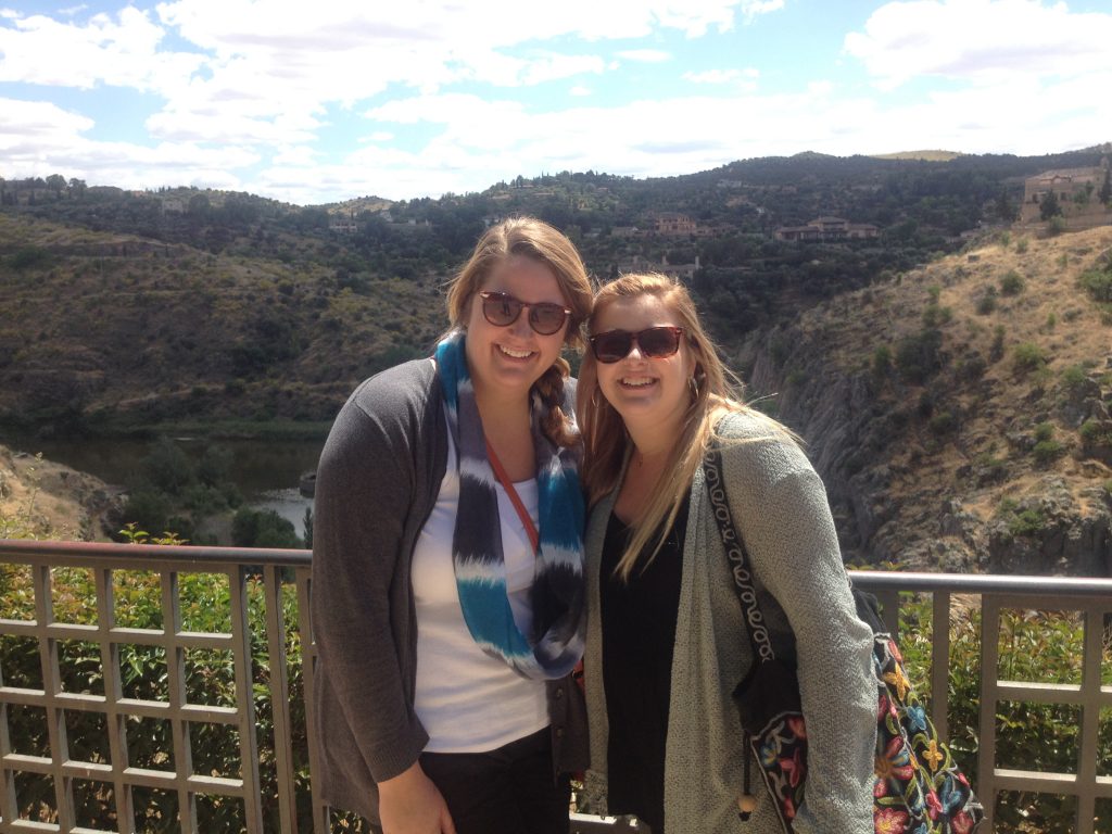 Auburn students in front of Spanish valleys in landscape